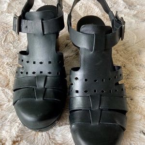 Korks Augustine Black Leather Cutout Sandals, size 9